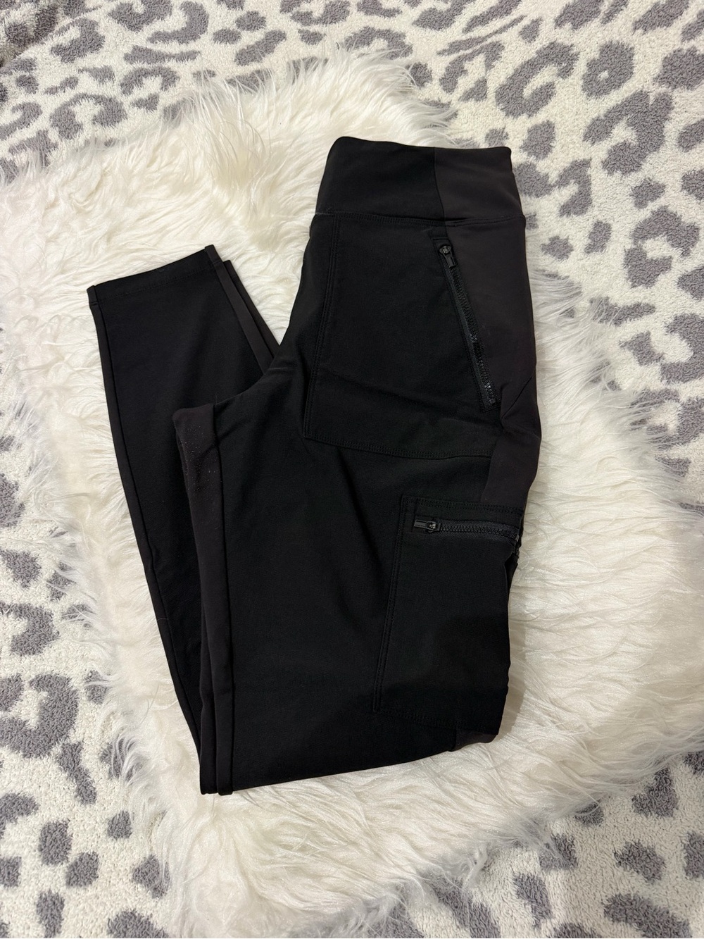 Athleta Headlands Hybrid High Rise Cargo Leggings
